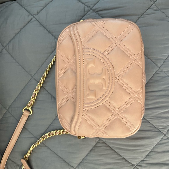 TORY BURCH Fleming Quilted Crossbody Camera Leather Bag - Picture 15 of 15